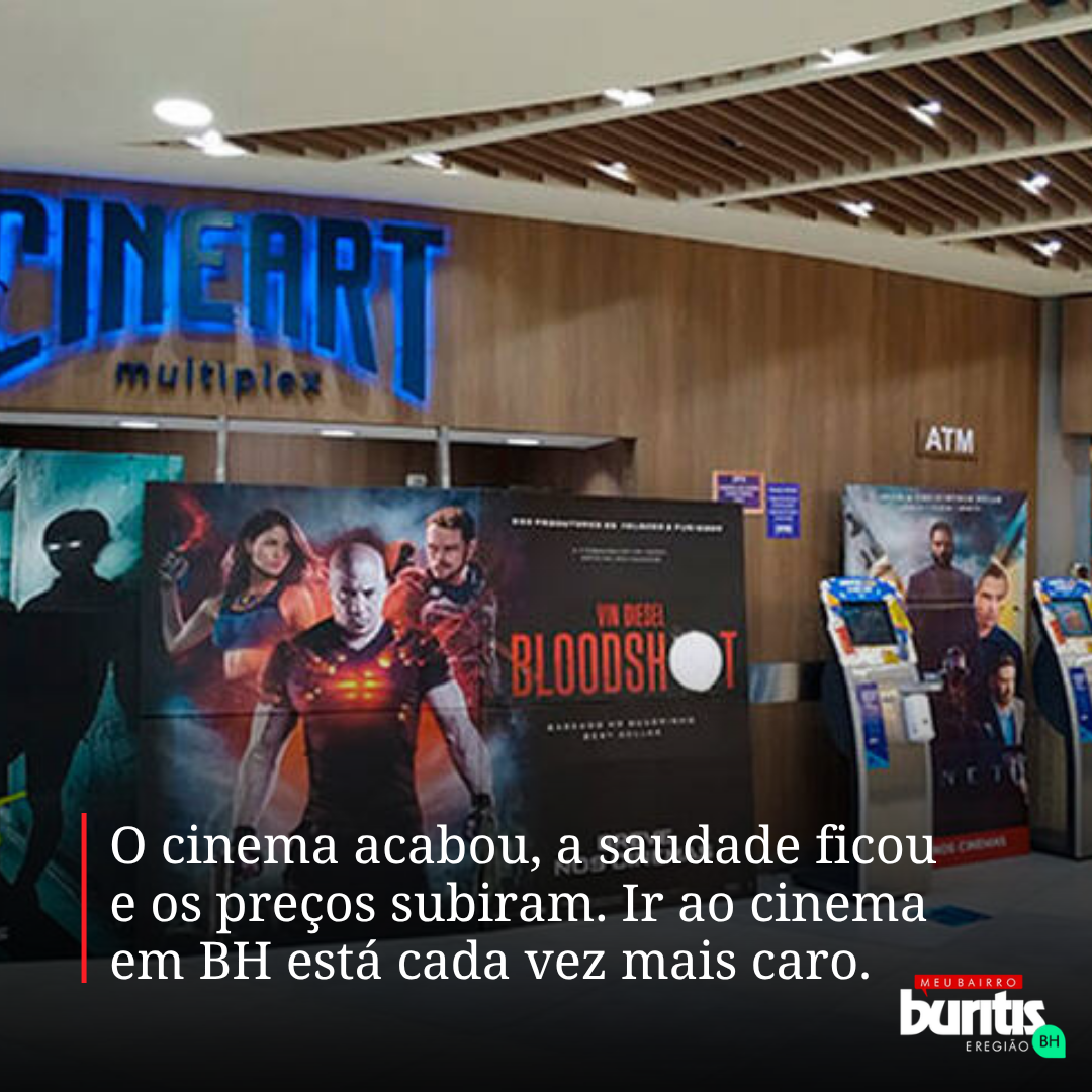Bilheteria de cinema com cartazes de filmes em exibição